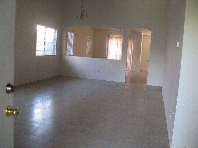 Building Photo - 3425 W Hidalgo Ave