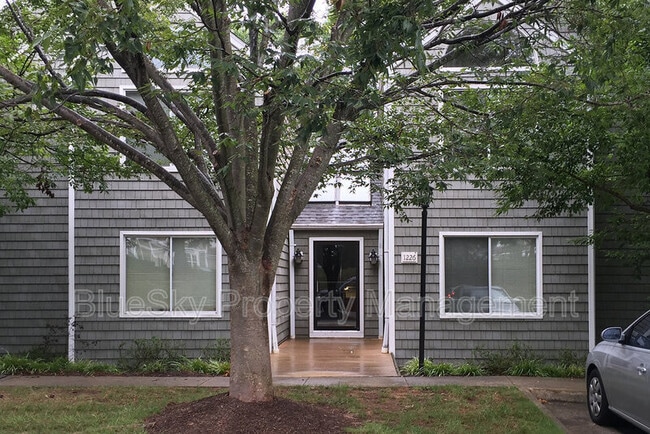Primary Photo - 1214 Clifden Green