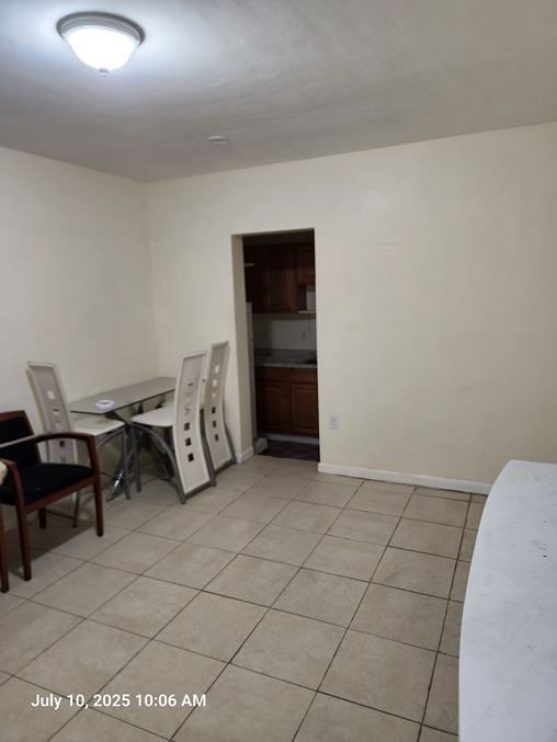 Building Photo - 831 SW 31st Ct