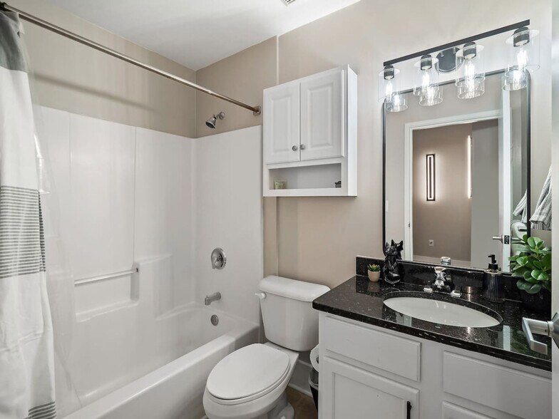 Building Photo - 1211 W 9th St