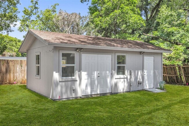 Building Photo - 518 Lavon Dr