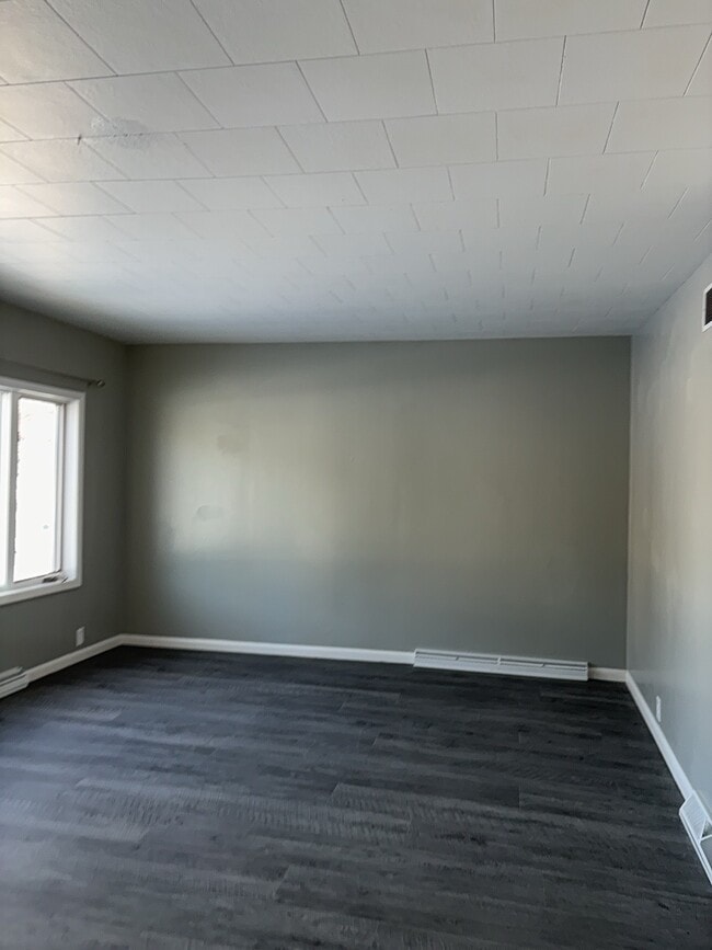 Building Photo - 520 E Washington St