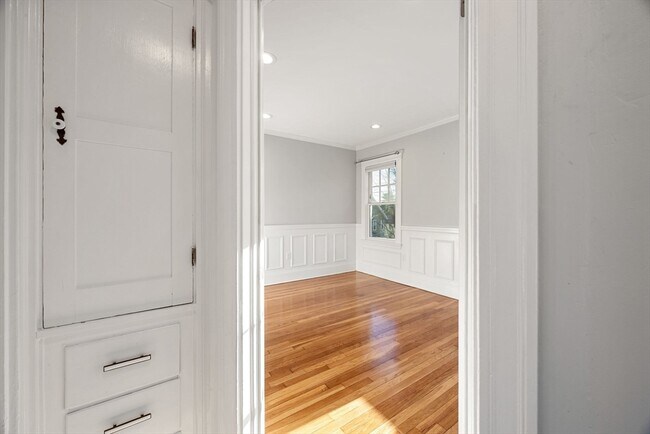 Building Photo - 1045 Adams St