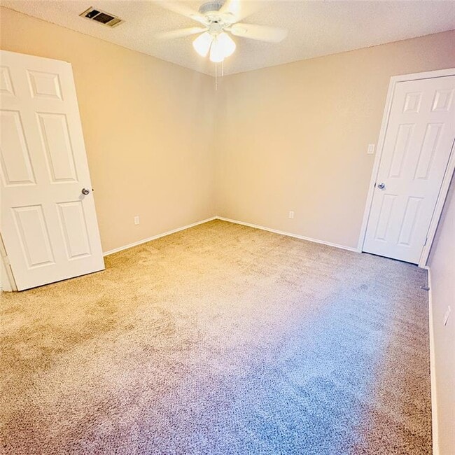 Building Photo - 17506 Klamath Falls Dr