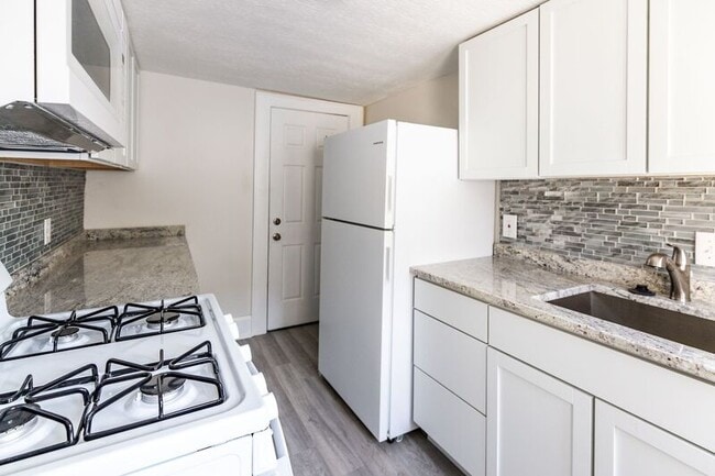 Building Photo - 2878 Indianola Ave