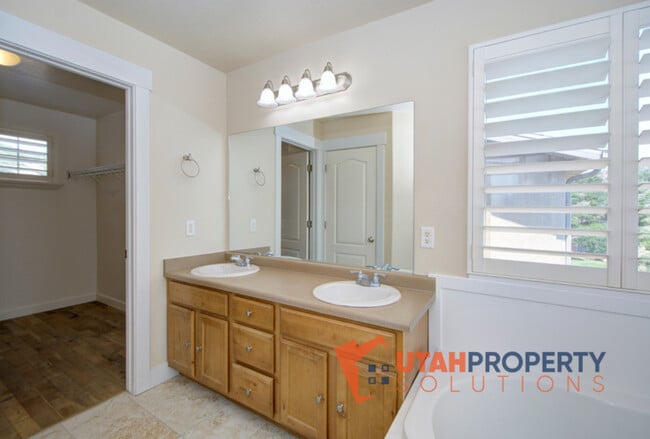 Building Photo - 1994 Fielding Hill Ln