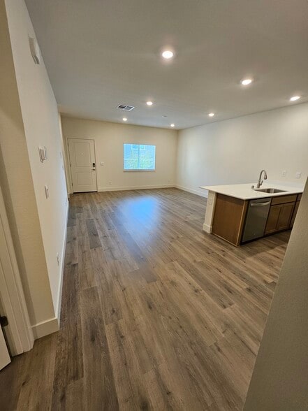 Building Photo - 1606 Icelandic Wy