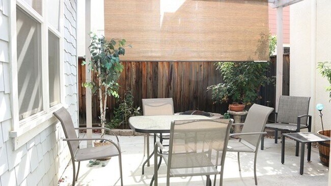 Building Photo - 7861 Dickens Way