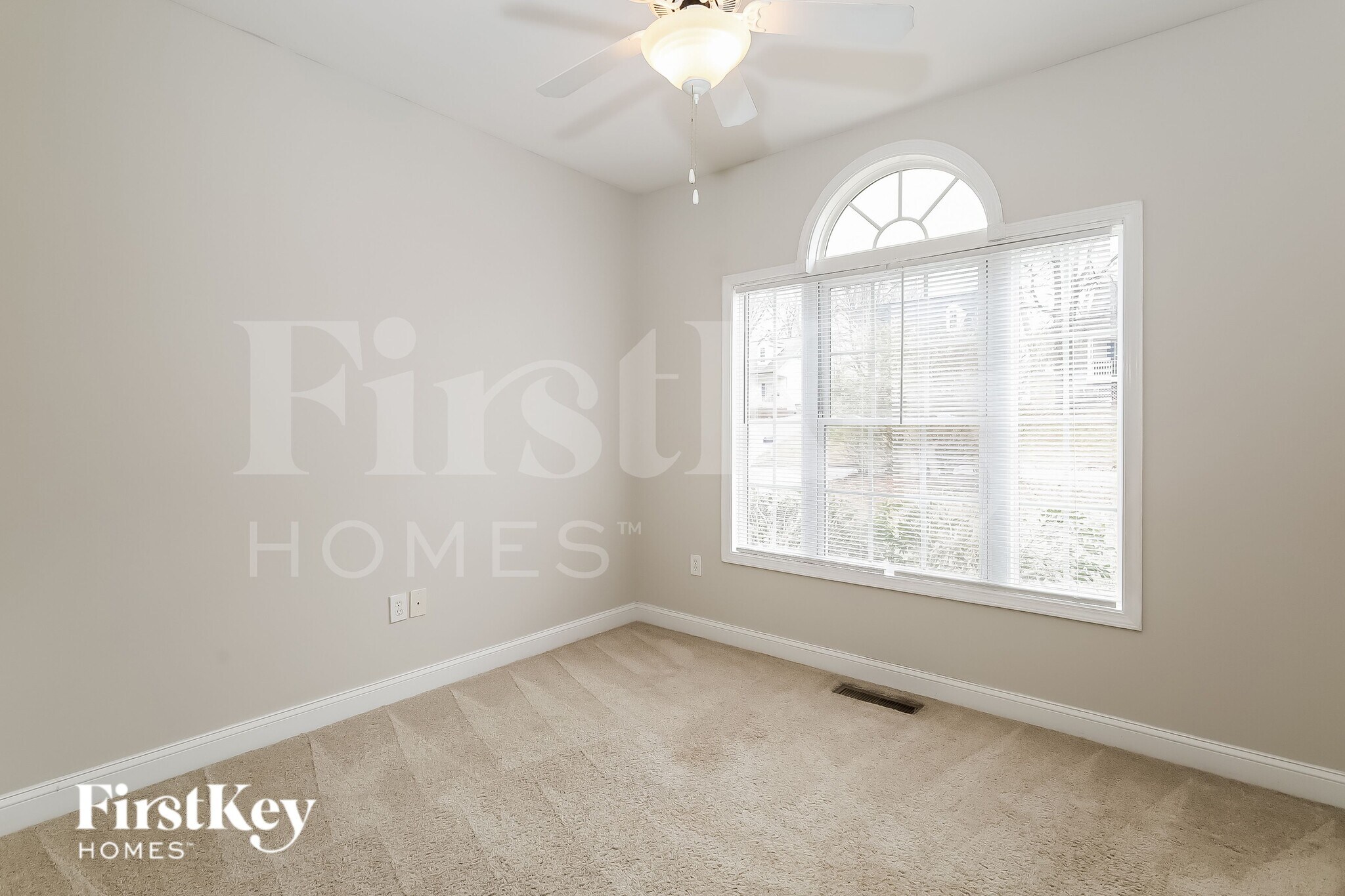 Building Photo - 2215 Charles Towne Ct