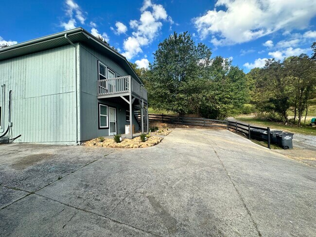 Building Photo - 361 Barnett Dr