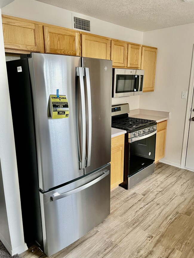 Building Photo - 11040 Vistazo Pl SE