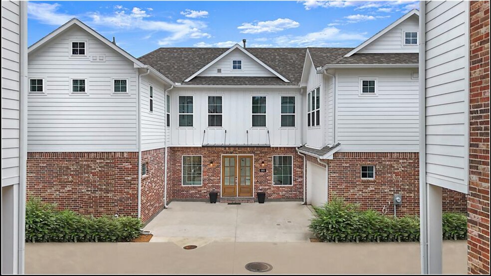 Building Photo - 1005 Cavour Pl