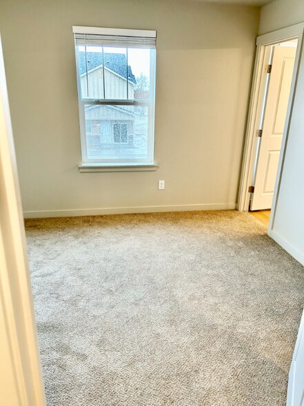 Building Photo - 2312 Spice Loop
