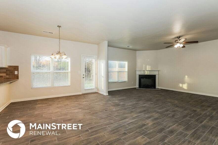 Building Photo - 573 Emporia Loop