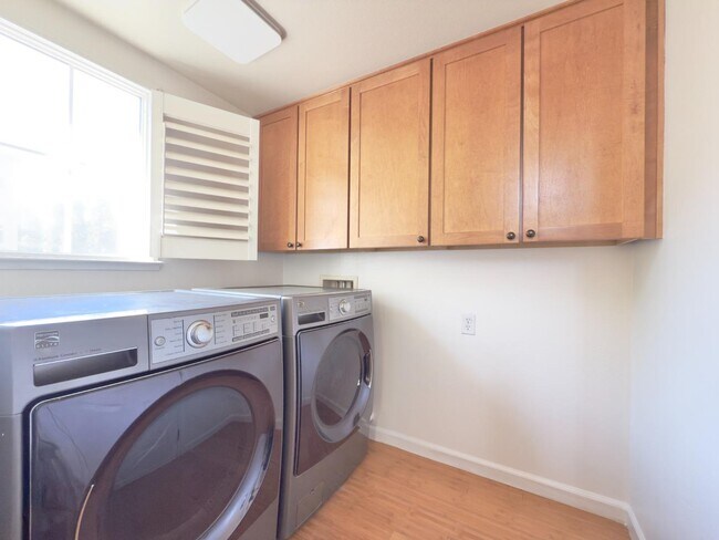 Building Photo - 499 Casselino Dr