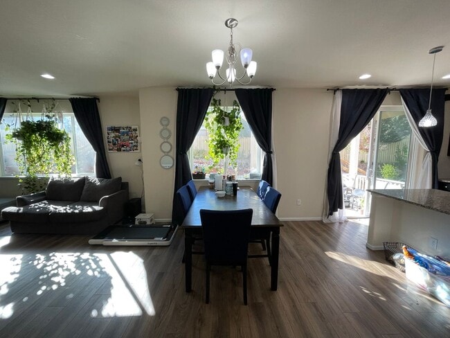 Building Photo - Beautiful 4 Bedroom Ranch Home For Rent
