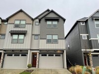 Building Photo - LUXURY 4 BD TOWNHOME! GATED PARKER VILLAGE...