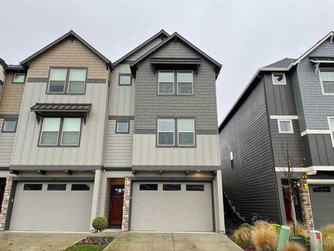 Primary Photo - 1 MONTH FREE OF RENT LUXURY 4 BD TOWNHOME!...