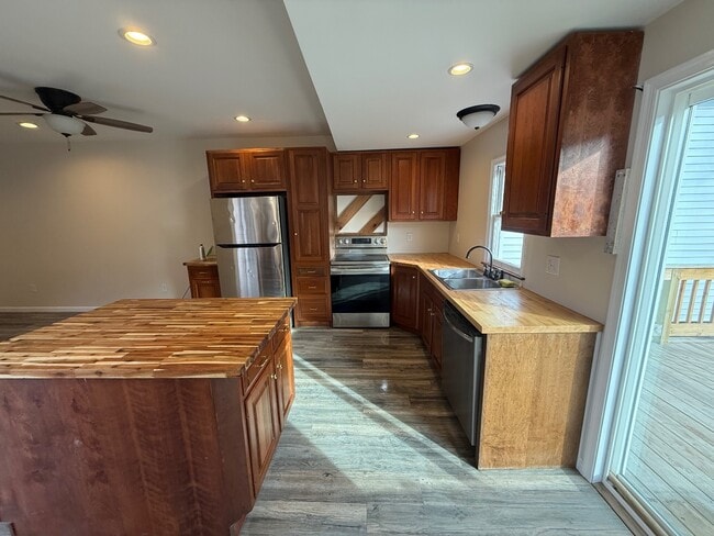 Building Photo - 103 W Catawissa St