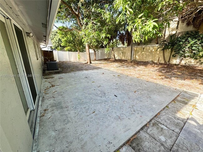 Building Photo - 61 SW 34th Ave
