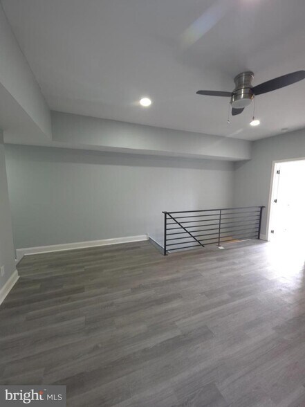 Building Photo - 1133 W Somerset St