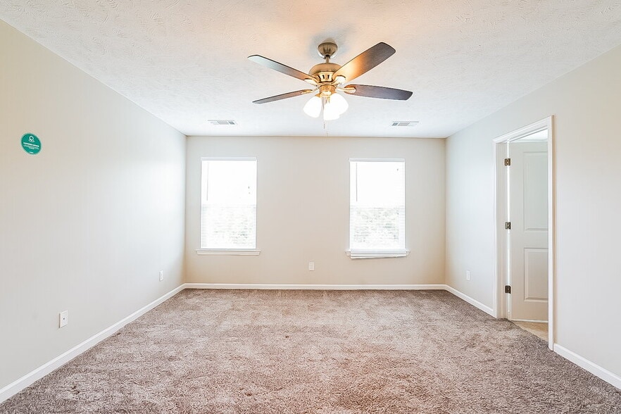 Building Photo - 1718 Hartford Ln