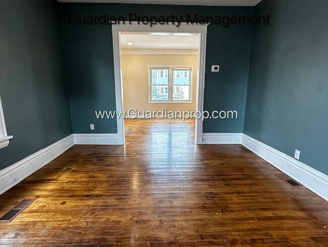 Building Photo - Northeast Minneapolis Single Family Home, Dishwasher, Hardwood Floors, W/D in Unit