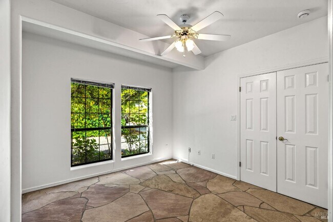 Building Photo - 6578 Oak Leaf Ct