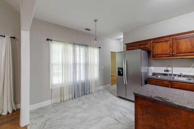 Building Photo - 411 Timber Creek Dr