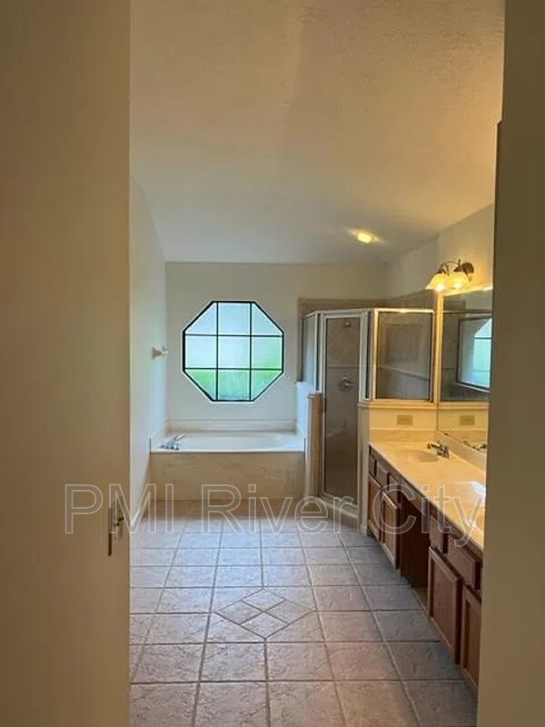 Building Photo - 13056 Clearbrook Ct