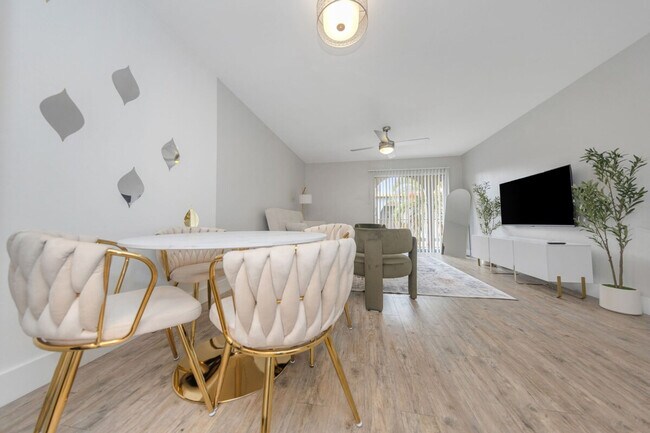 Building Photo - 4403 W Cleveland St