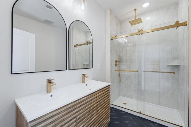 Building Photo - 1205 Hillside Pl