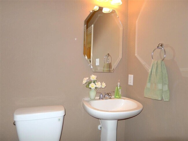 Building Photo - 22610 Cascade Springs Dr