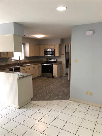 Building Photo - 221 Addison St