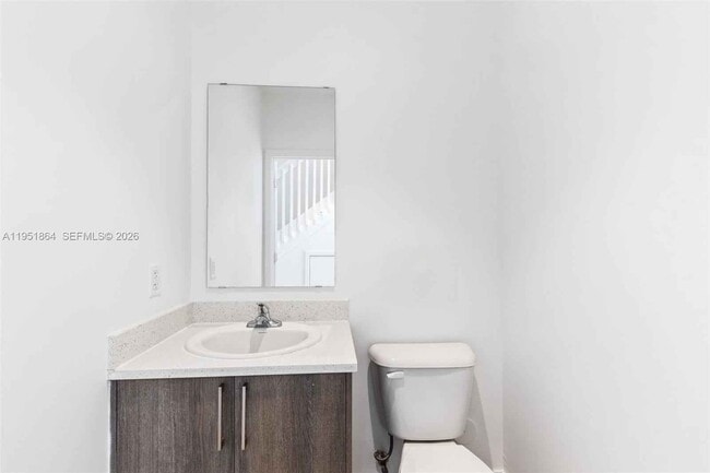 Building Photo - 170 NW 158 St #8 Miami, FL 33169