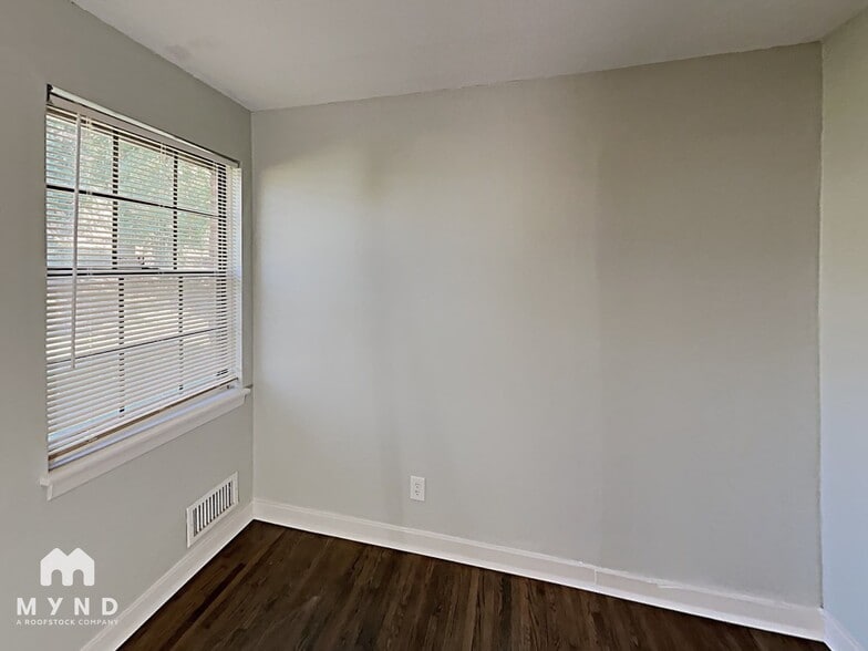 Building Photo - 813 Westfield Dr