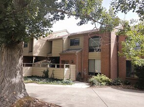Building Photo - 3211 N Shadowbrook Cir