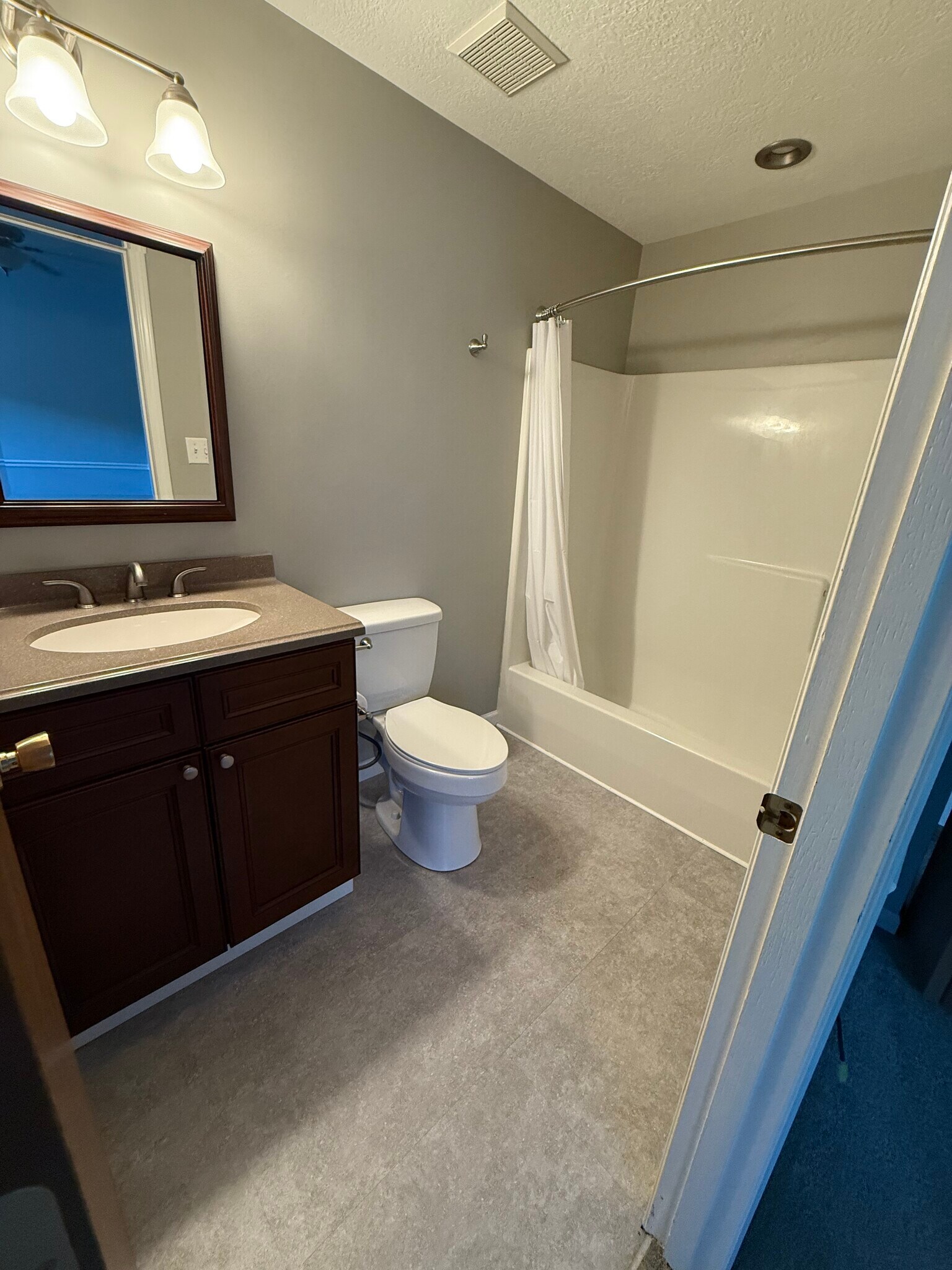 Master Bathroom - 104 Hillvue Dr