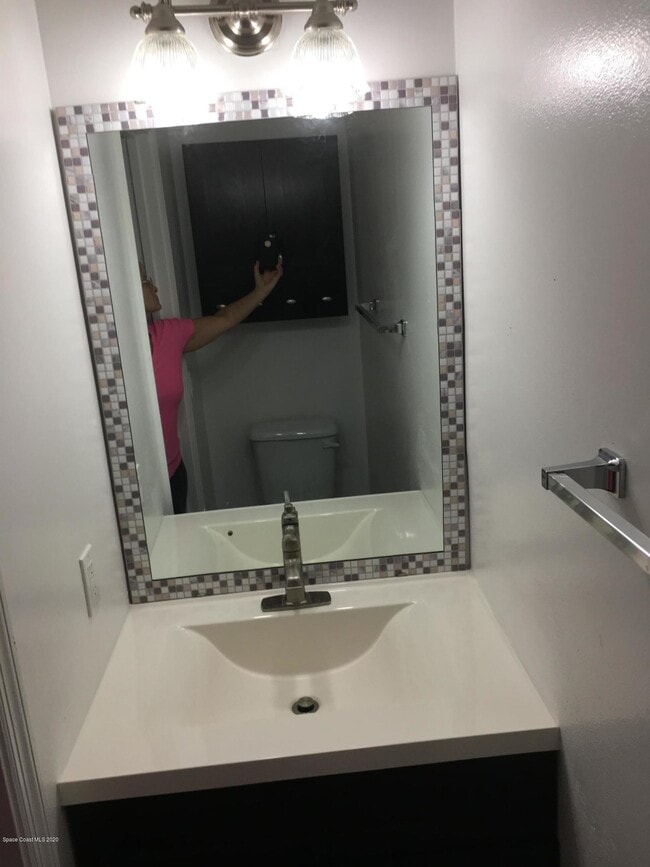 Building Photo - 43 Bogart Pl