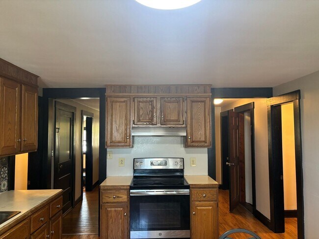 Building Photo - 576 Abbott Ave
