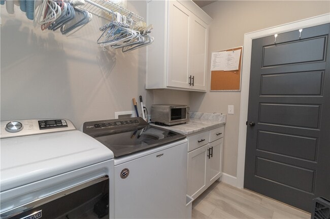 Building Photo - 1137 Laux Ln