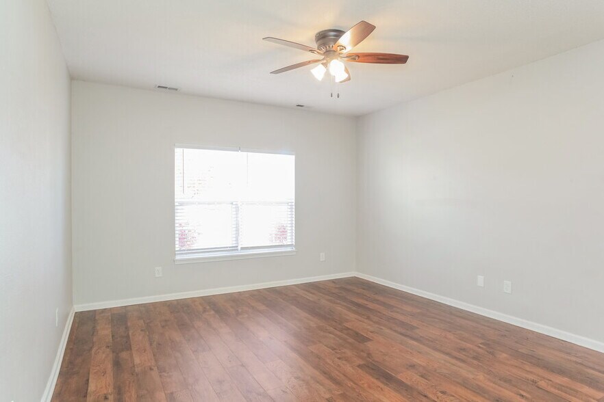 Building Photo - 3500 Limelight Ln