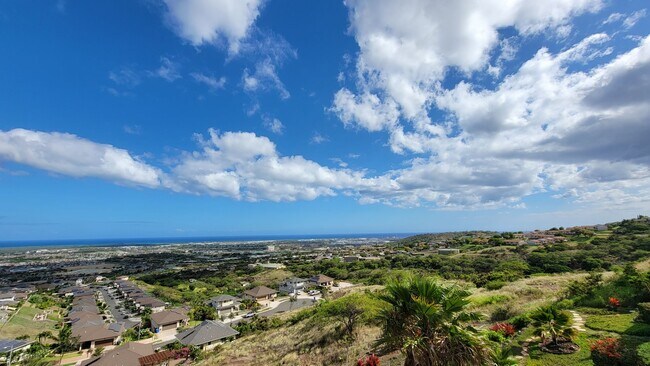 Building Photo - Kahiwelo at Makakilo 3 bedroom home for rent
