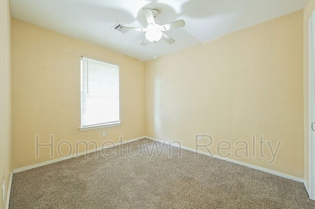 Building Photo - 2000 Twisted Oak Cir