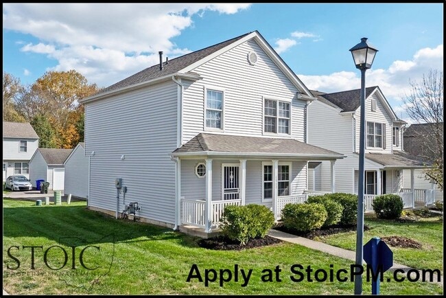 Building Photo - 1860 Meadowlawn Dr