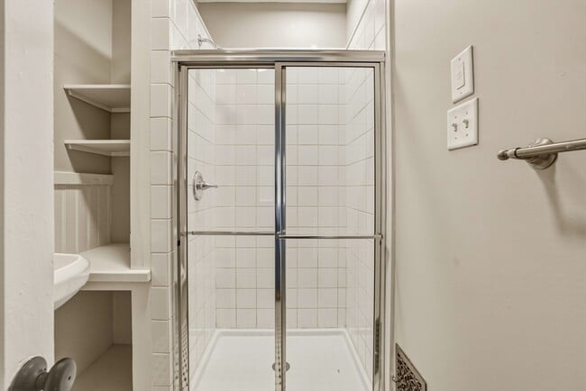 Building Photo - 105 Nonotuck St