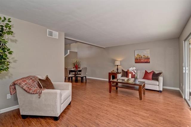 Building Photo - Beautiful 3 Bedroom Townhouse in Timberlane