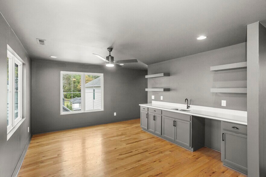 Building Photo - 337 Gatewood Ave