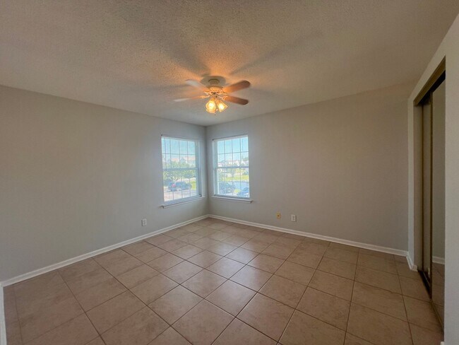 Building Photo - 2265 Huntingdon Dr