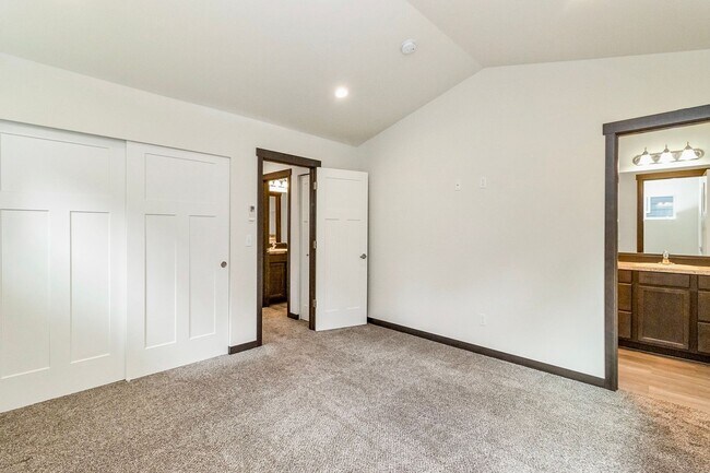 Building Photo - New Braidwood Village Home for Rent!